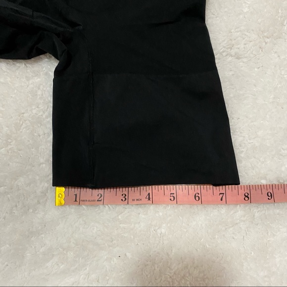 Spanx OnCore mid-thigh shorts - Picture 9 of 9